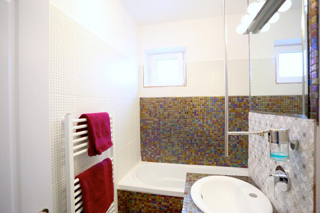 Soho Apartment Near Ceronav 갈라치 외부 사진